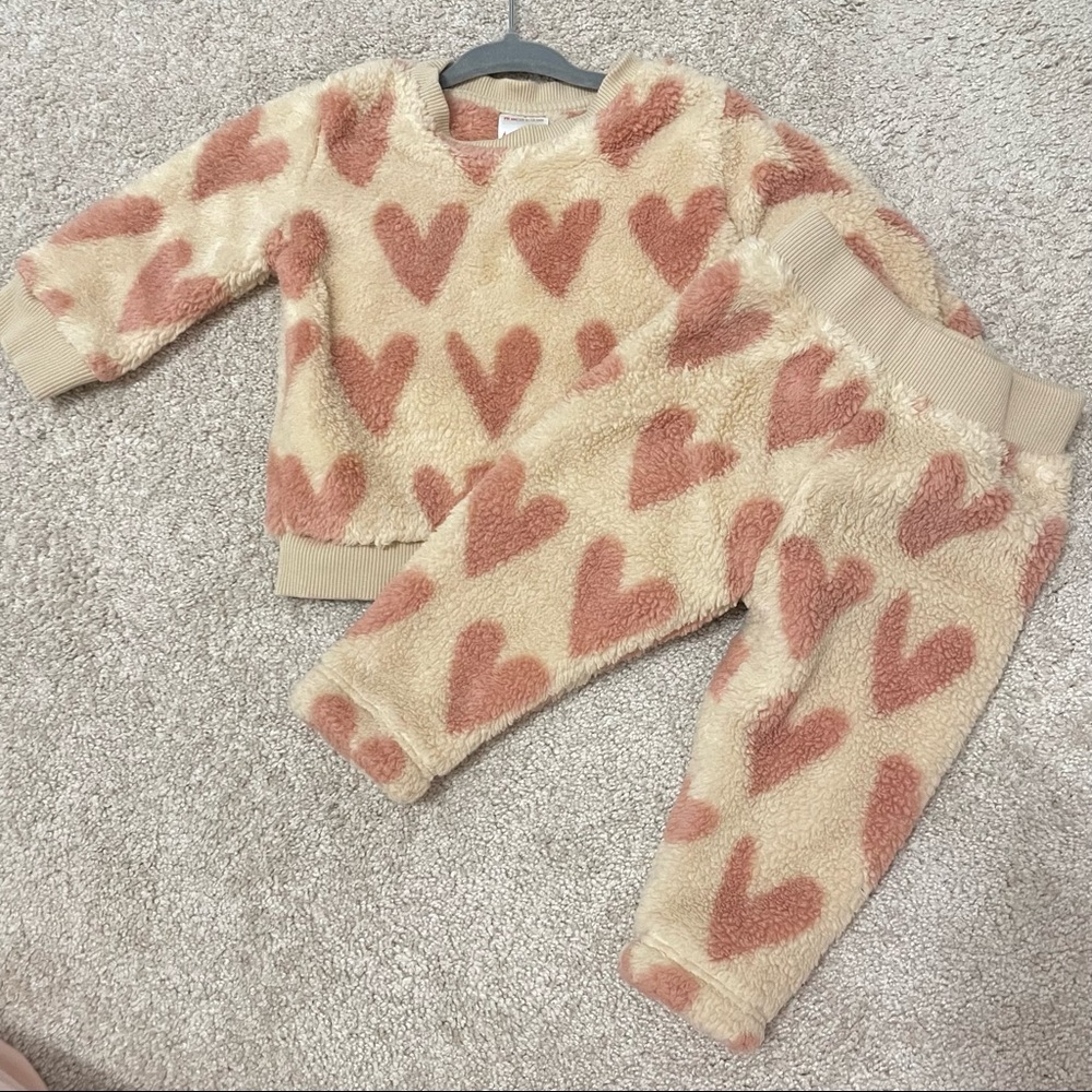 Hanna Andersson marshmallow fleece sweater and pant set